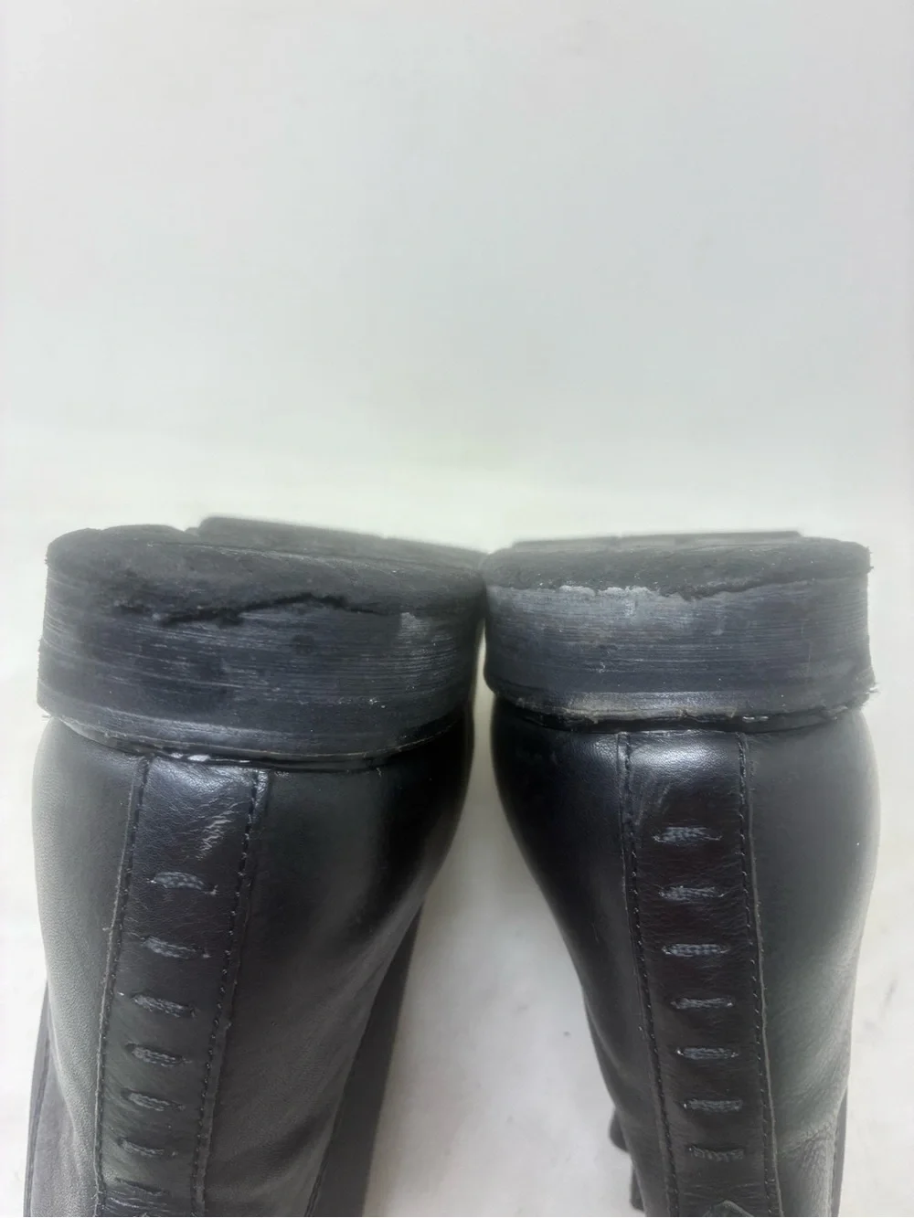 OTBT, Men's Black Leather Chelsea Boots - Classic Slip-On Style